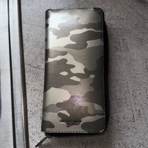 USED Michael Kors wallet